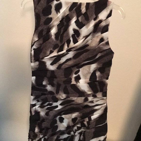 EUC ANN TAYLOR SLEEVELESS RUCHED DRESS. BLACK/GRAY/CREAM PATTERN. SIDE ZIP SZ 6 - Picture 5 of 7